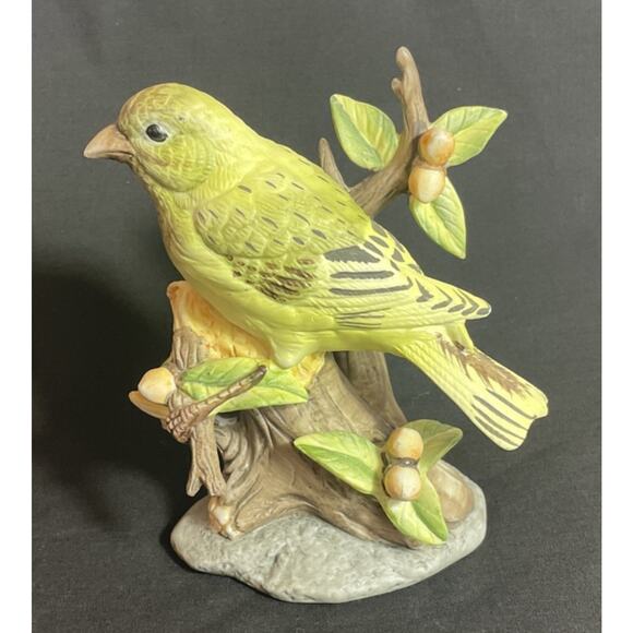 London Ed / D Day #286/15000 Yellow Green Porcelain Bird on a Branch Figurine - Picture 1 of 7